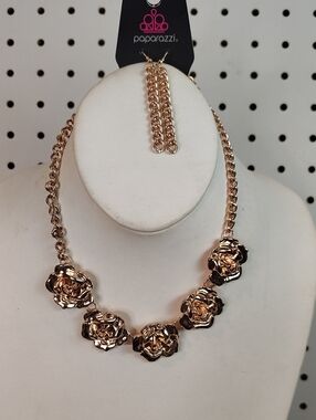 paparazzi Rose Gold Bloom Link Necklace